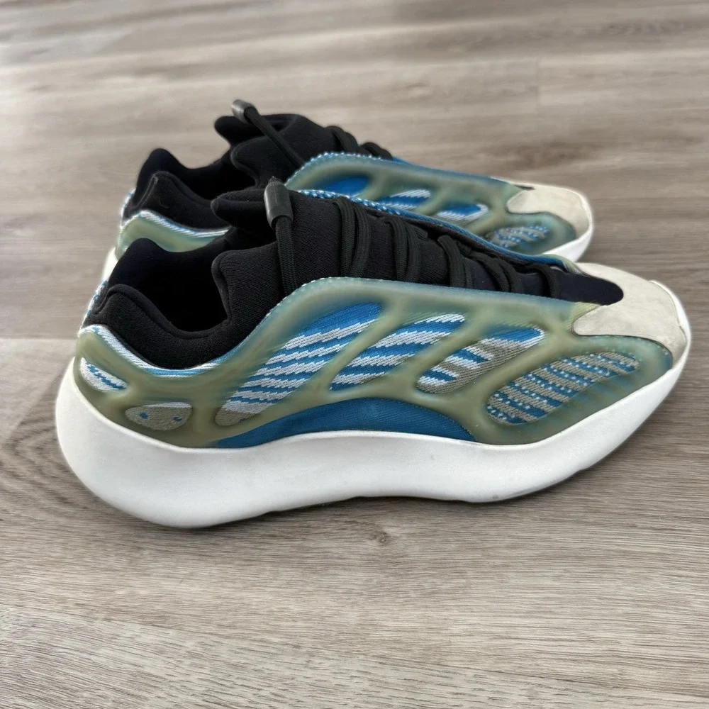 adidas Yeezy 700 V3 Arzareth Men Size 8.5 Blue White Running Sneaker G54850